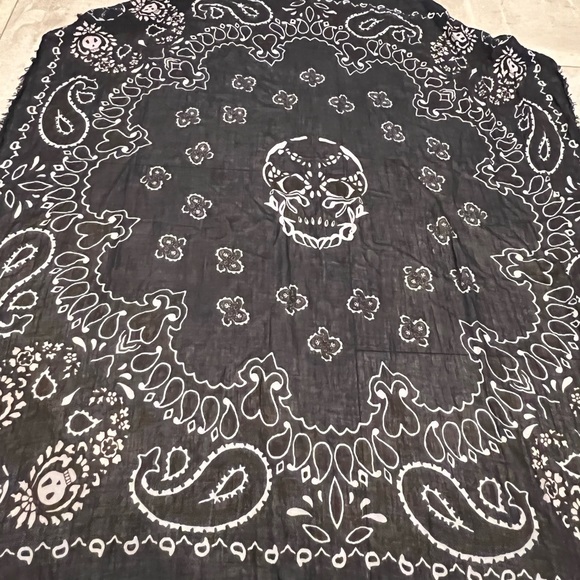 Zadig&Voltaire blue scarf with skull print worn twice super cute “ - Picture 3 of 4